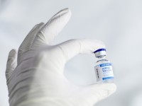 Vaccin anti-Covid : quelle différence entre Pfizer et Moderna ?