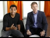 Wes & Travis : deux flics sur un divan