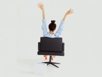 Yoga sur chaise : 5 bonnes raisons de s'y mettre