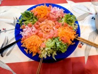 Yusheng ou Prosperity Toss : la salade porte-bonheur du Nouvel An chinois