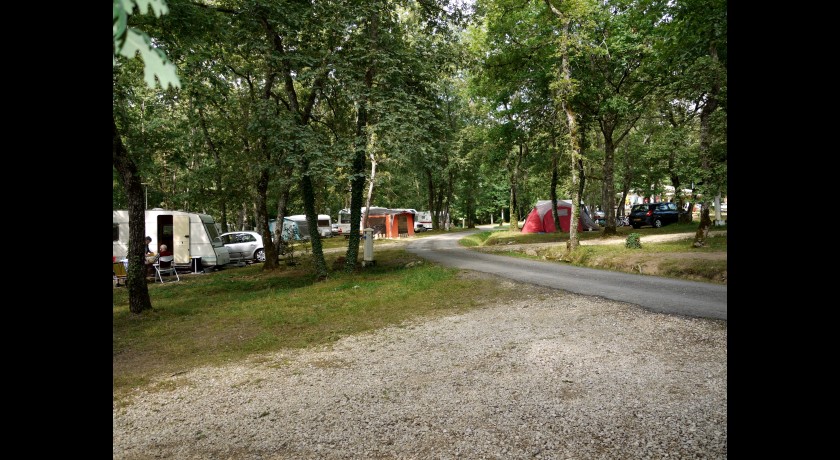 Camping Du Parc De Loisirs De Neufont  Saint-amand-de-vergt