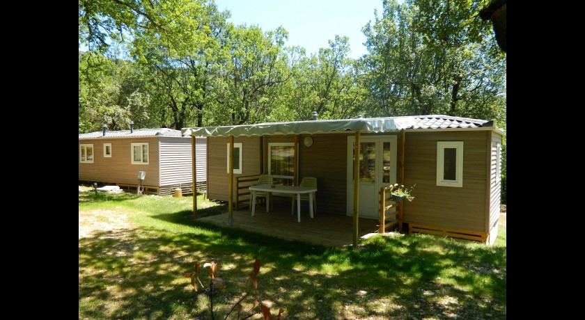 Camping Les Chênes  Vesseaux