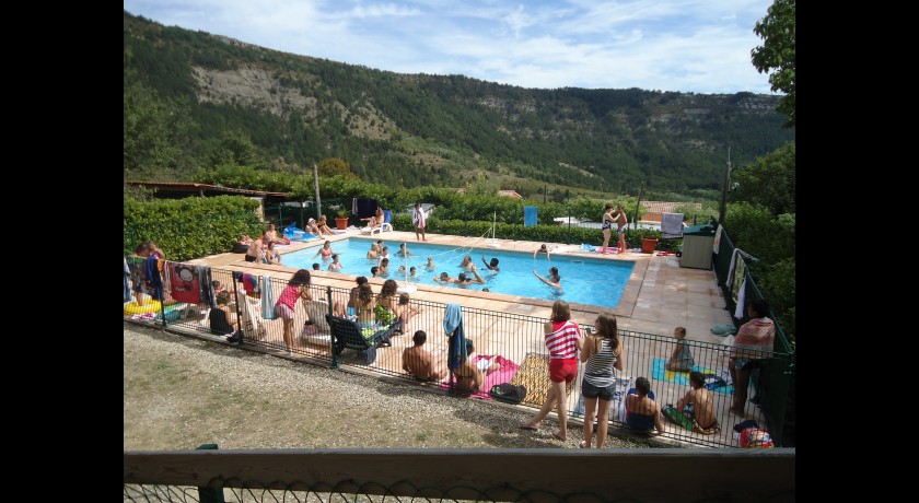 Camping Les Chênes  Vesseaux