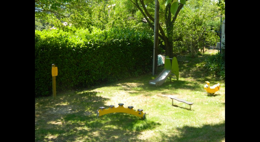 Camping Les Chênes  Vesseaux