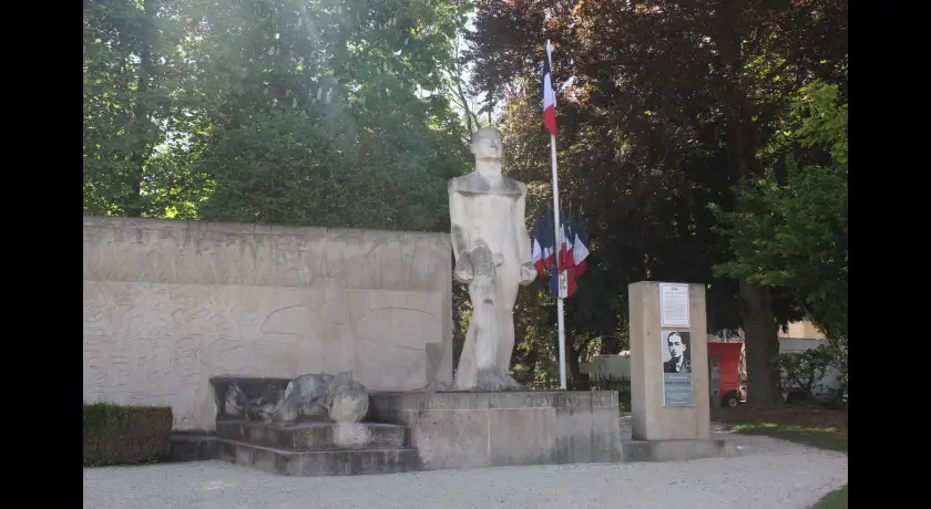 Bulles de culture - monument aux martyrs de la résistance