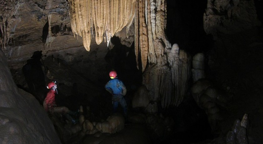 Eté actif: spéléologie à la grotte de beaussac