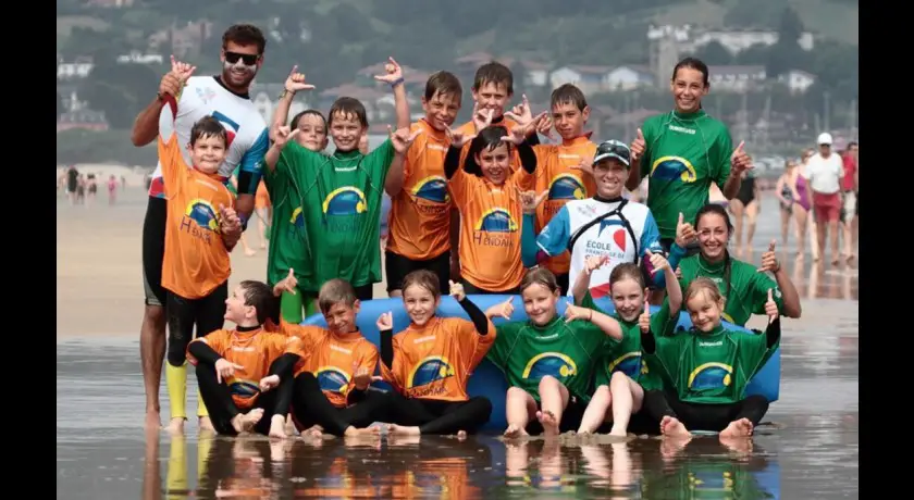 Journée de la glisse - initiation surf en famille avec hendaia