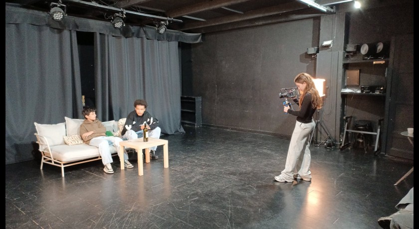 Offrez un cadeau inoubliable pour Noël : un Stage Théâtre & Cinéma pour Ados !