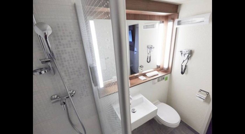 Séjour Confortable et Écoresponsable au Campanile Clermont-Ferrand Le Brézet