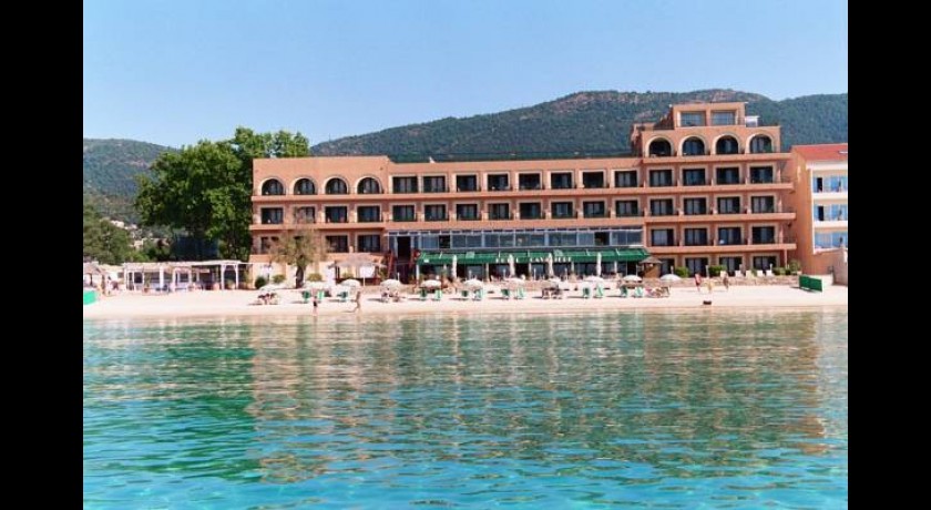 Hôtel Cavaliere Sur Plage  Le lavandou