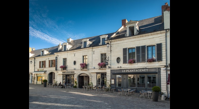 Hotel & Restaurant La Croix Blanche Fontevraud  Fontevraud-l'abbaye