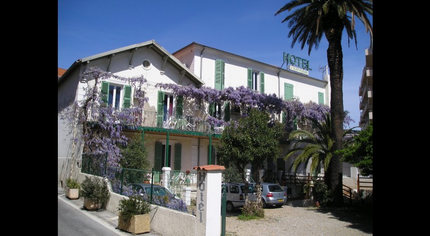 Hôtel L'ilot Fleuri  Le lavandou