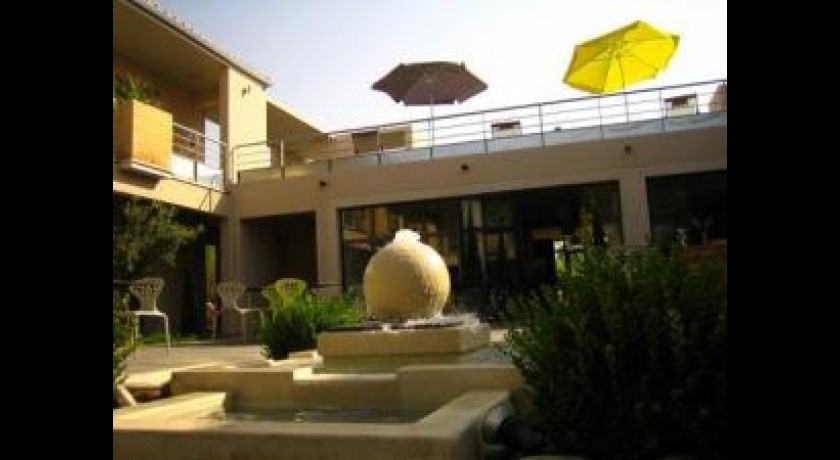 Le Patio De Violette Uzes hotel domaine le moulin neuf uz 232 s Le Patio De Violette Uzes hotel domaine le moulin neuf uz 232 s