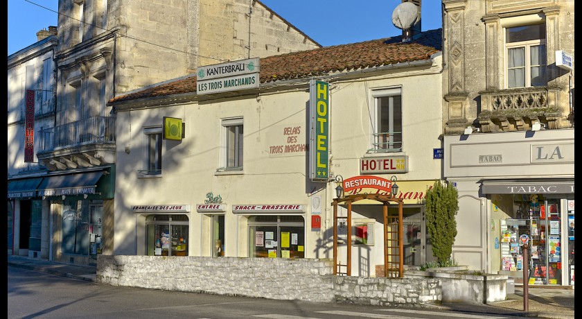 Hotel Le Relais Des Trois Marchands  Montbron