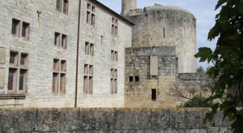 Les Remparts  Aigues-mortes