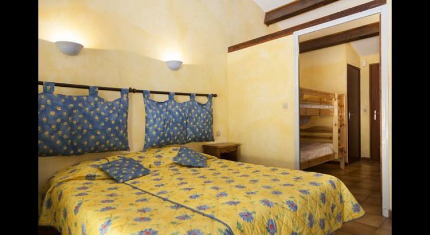 Thb Logis Domaine De Roquerousse Hotel In Salon De Provence