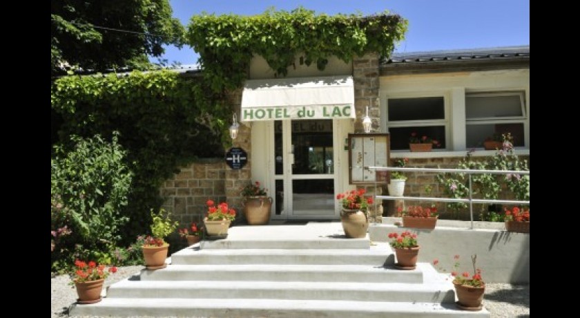 Logis Hotel Du Lac  Neuvic