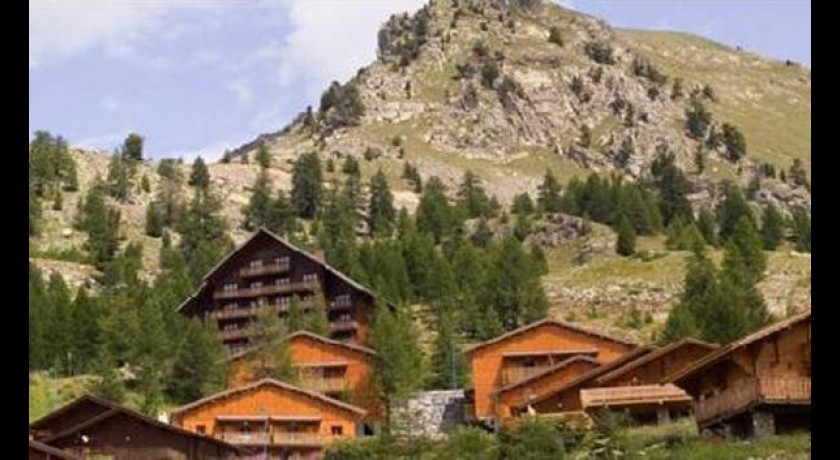 Hotel Madame Vacances Les Chalets De La Diva  Isola