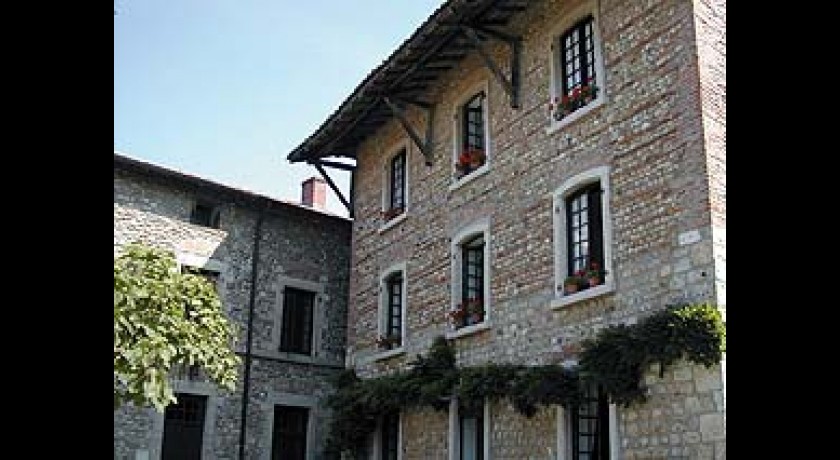 Ostellerie Du Vieux Pérouges - Hôtel Le Pavillon 