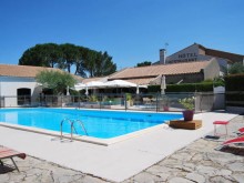 Les Aubuns Country Hotel