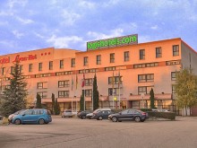 Hotel Logis Lyon Est