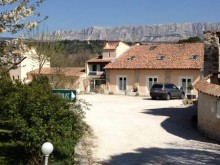 Hotel Déjeunez Sous L'arbre  Rousset
