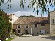 Hotel Le Chapeau Rouge  Lusignan