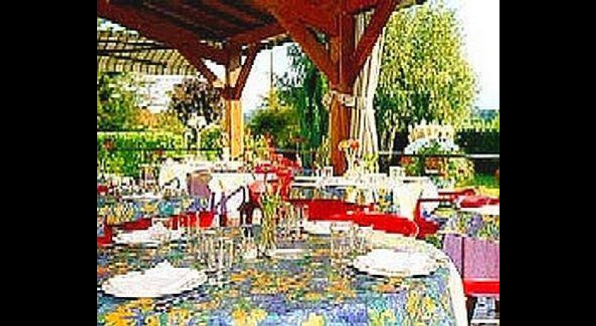 Hôtel Horizon 117 à Lorp-Sentaraille : Relaxation et Gastronomie au Cœur des Pyrénées