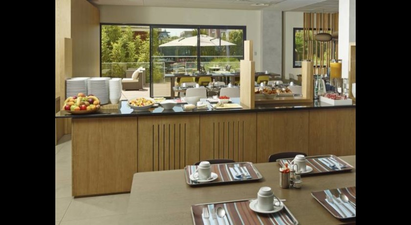 HÔTEL HOLIDAY INN EXPRESS TOULOUSE AIRPORT - Luxe et Confort Près de l'Aéroport de Toulouse