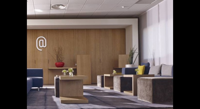 HÔTEL HOLIDAY INN EXPRESS TOULOUSE AIRPORT - Luxe et Confort Près de l'Aéroport de Toulouse