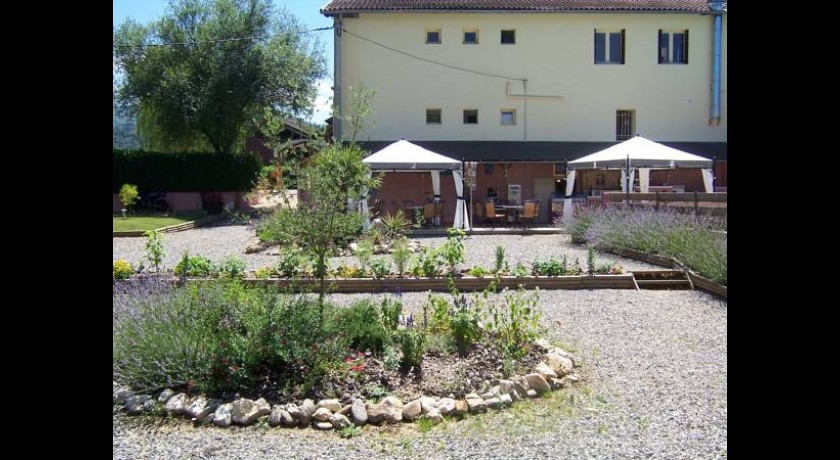 Hôtel La Tour du Loup en Ariège : Calme, Confort et Nature au Cœur des Pyrénées