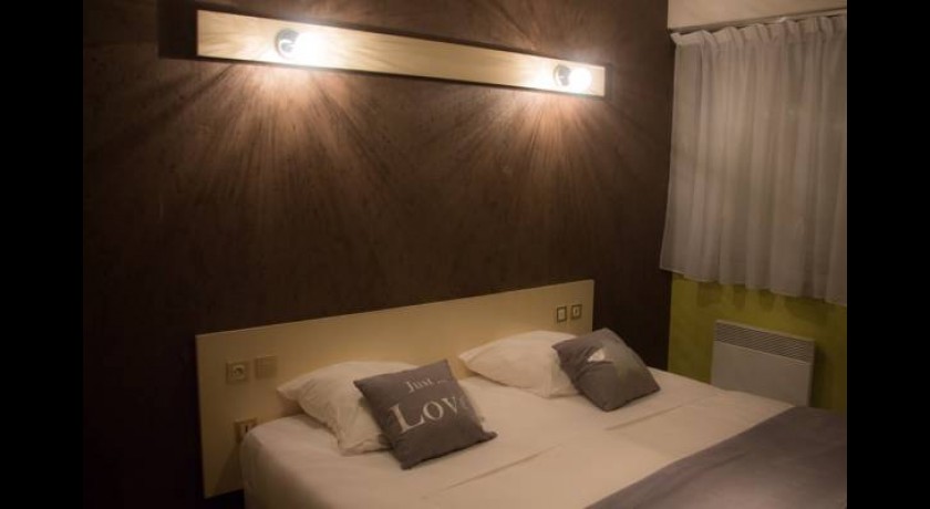 Hôtel Les Montois  Céaux