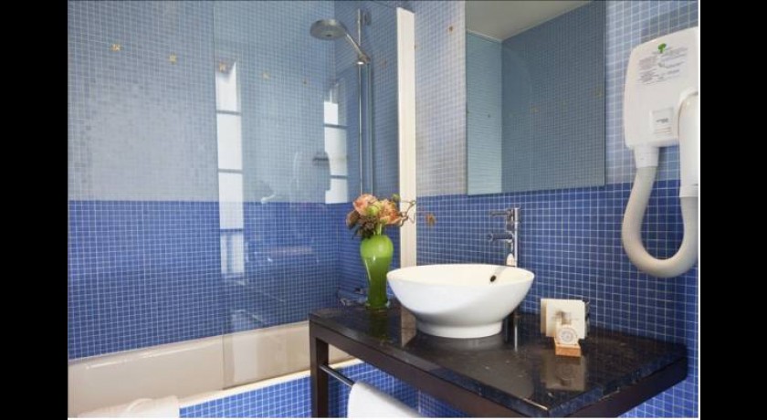 Hôtel Le Rocroy **** Paris | Chambres Confort et Spa | Gare du Nord et Gare de l'Est