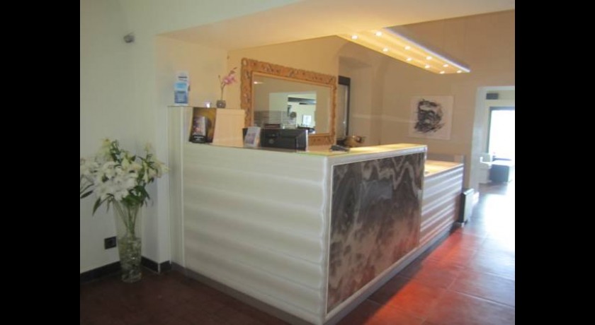 Hôtel Balanea Calvi : Vue Imprenable sur la Mer et Luxe au Coeur de la Corse