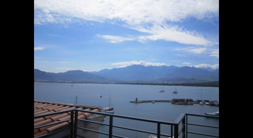 Hôtel Balanea Calvi : Vue Imprenable sur la Mer et Luxe au Coeur de la Corse
