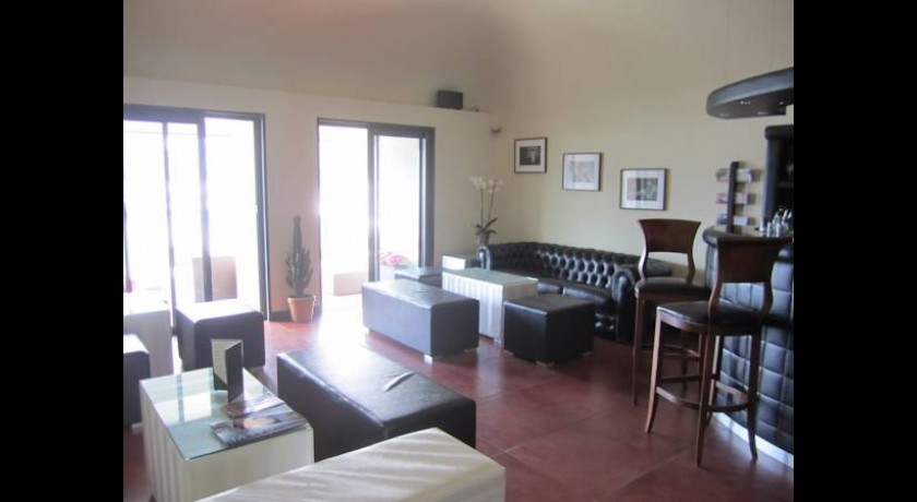 Hôtel Balanea Calvi : Vue Imprenable sur la Mer et Luxe au Coeur de la Corse