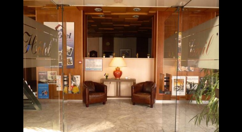 Hôtel Cecil Metz Gare - Charmant Hôtel 3 Étoiles au Cœur de Metz