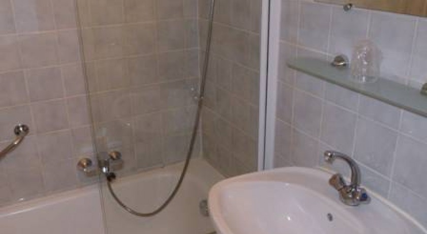 Hôtel Cecil Metz Gare - Charmant Hôtel 3 Étoiles au Cœur de Metz