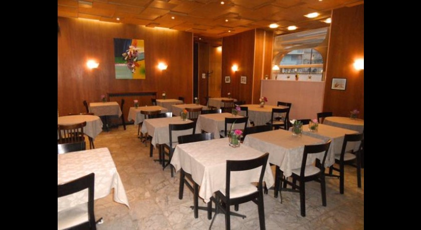 Hôtel Cecil Metz Gare - Charmant Hôtel 3 Étoiles au Cœur de Metz