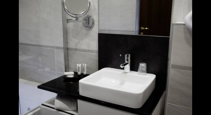 Profitez d'un Séjour de Luxe au Brit Hôtel de Grignan Vichy - 4 Étoiles en Centre-Ville