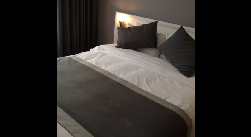 Profitez d'un Séjour de Luxe au Brit Hôtel de Grignan Vichy - 4 Étoiles en Centre-Ville