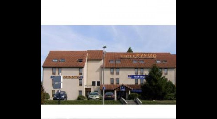 Hôtel Ibis Styles Clermont-Ferrand Le Brézet Aéroport | Confort et Accessibilité 3 Étoiles