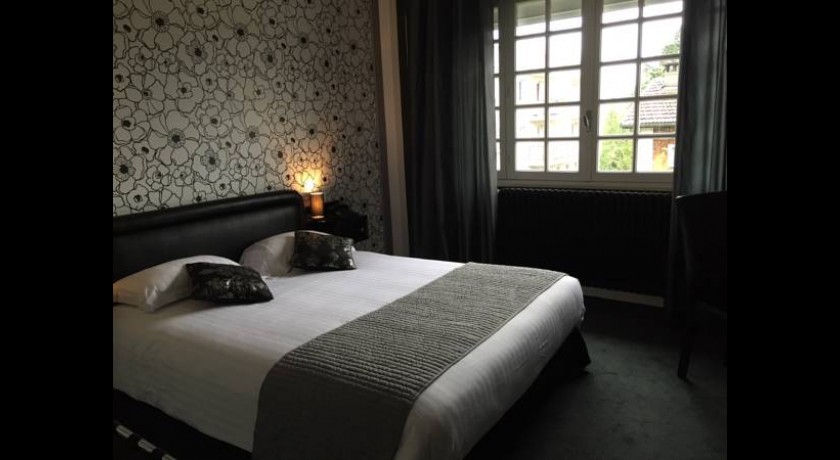 Hôtel La Thomasse à Aurillac | Séjour Inoubliable au Cœur du Cantal avec Piscine et Parking Gratuit