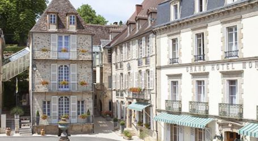 Logis De France Grand Hotel Montespan-talleyrand Bourbon-l'archambault