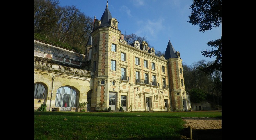 Hotel Château De Perreux - Bed & Breakfast  Nazelles-négron