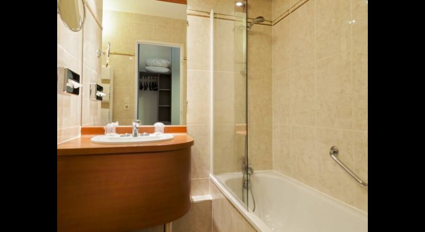 Hôtel Kyriad Tours Saint-Pierre-des-Corps Gare | Confort et Modernité Face à la Gare TGV