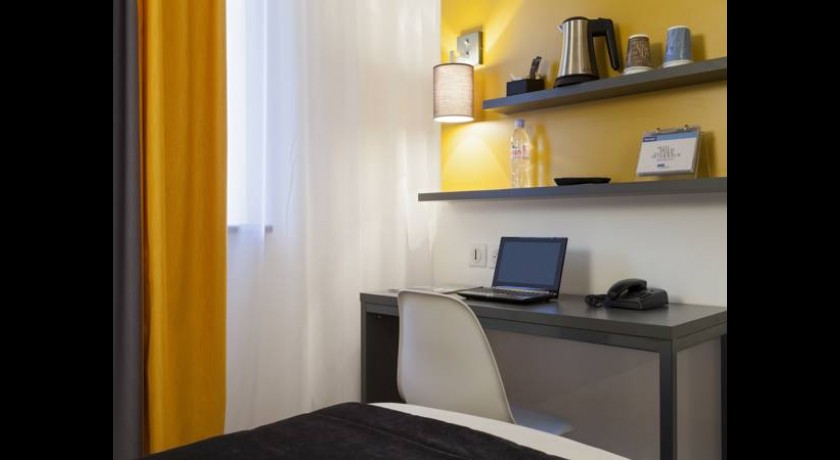 Hôtel Kyriad Tours Saint-Pierre-des-Corps Gare | Confort et Modernité Face à la Gare TGV