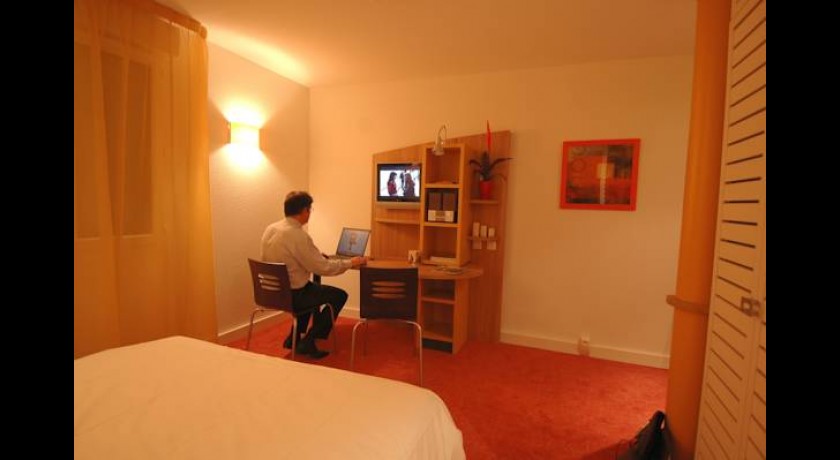 Hotel Suite-home  Saran