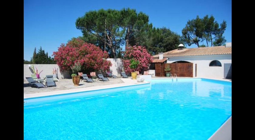 Les Aubuns Country Hotel  Caissargues