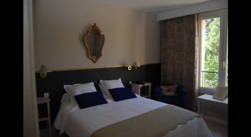 Les Aubuns Country Hotel  Caissargues